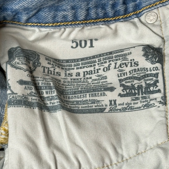 Like New Levi’s 501 Light Blue Cutoff Shorts - Picture 9 of 10